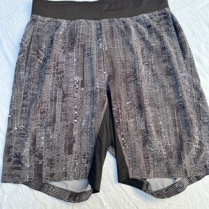 Men's Lululemon Black and Gray Patterned Workout Shorts